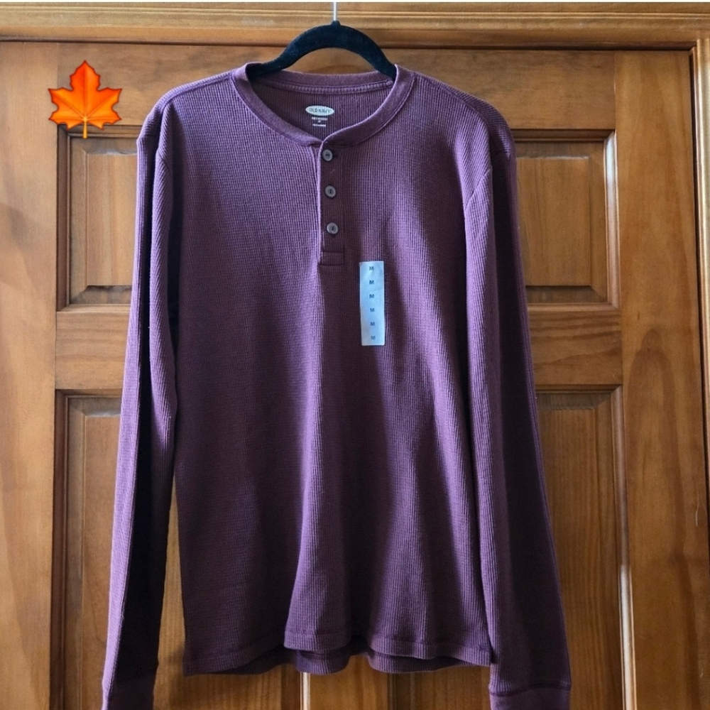 NEW OLD NAVY LONG SLEEVE T FRINT BITTONS SIZE M burgundy